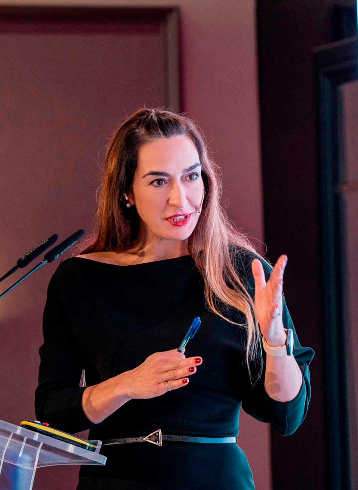 presentadora-eventos-navarra-economia-laboralkutxa-pamplona-zuberoa-garcia Presentadora Eventos - Economía Laboralkutxa